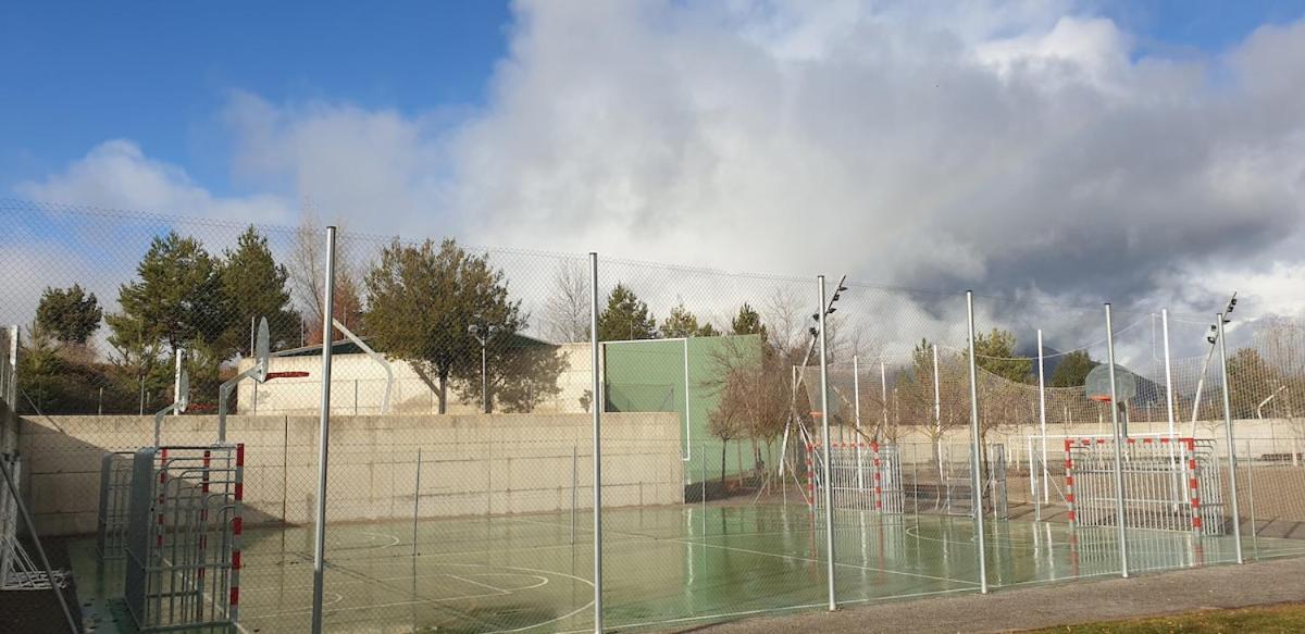 Chalet Adosado Entero, Bbq Y Piscina Comunitaria ซาบิญานิโก ภายนอก รูปภาพ