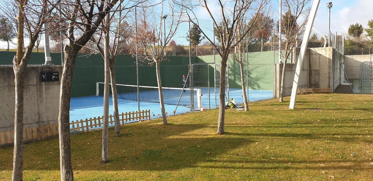 Chalet Adosado Entero, Bbq Y Piscina Comunitaria ซาบิญานิโก ภายนอก รูปภาพ