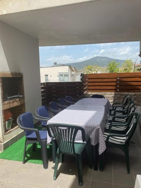 Chalet Adosado Entero, Bbq Y Piscina Comunitaria ซาบิญานิโก ภายนอก รูปภาพ